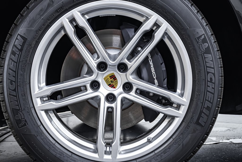 2025 Porsche Macan T photo 23