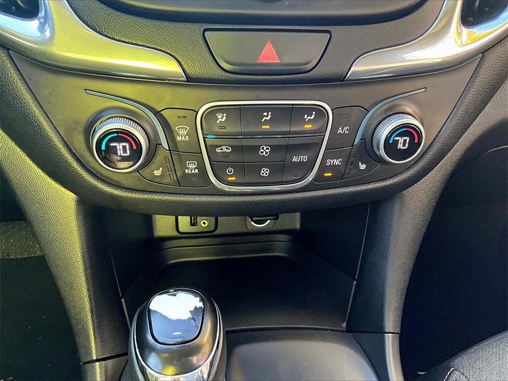 2018 Chevrolet Equinox LT photo 23