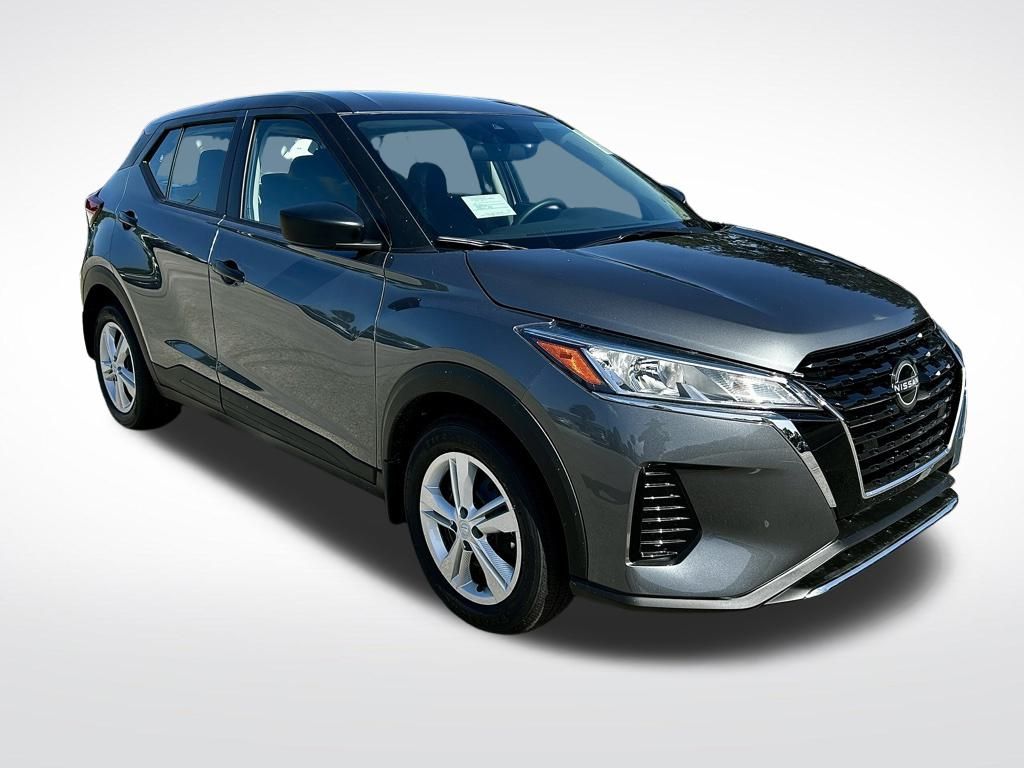 2025 Nissan Kicks Play S photo 2