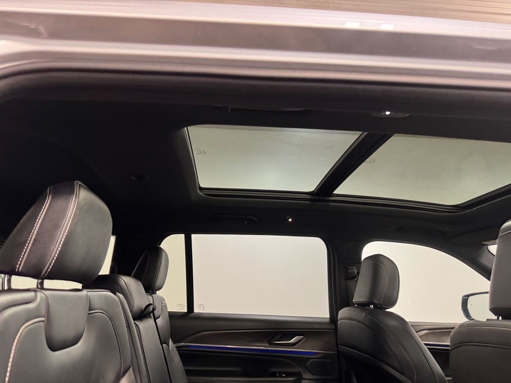 2024 Jeep Grand Cherokee Overland photo 14