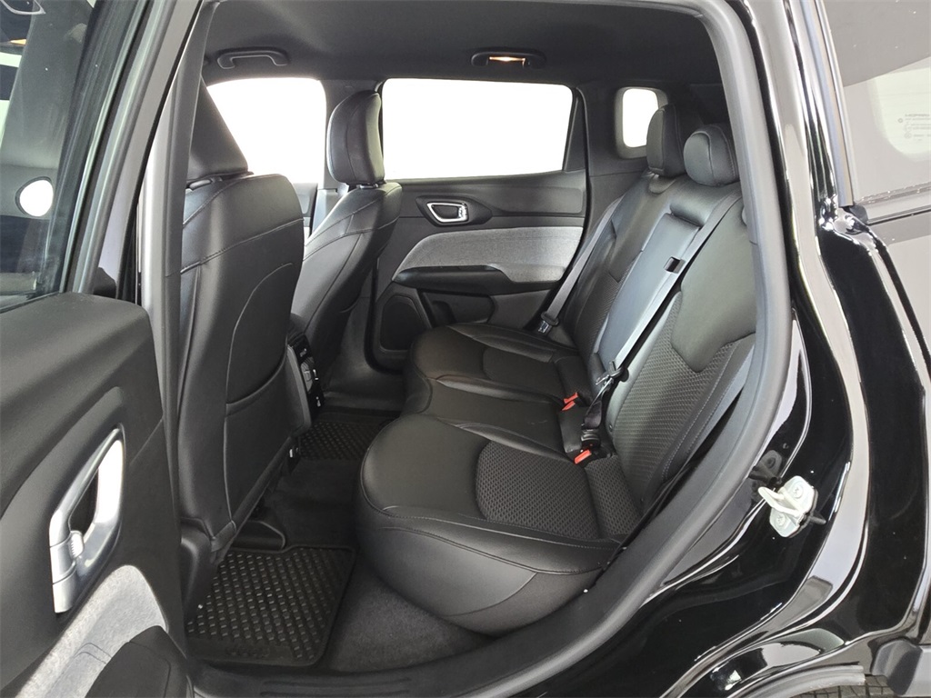 2025 Jeep Compass Latitude photo 7