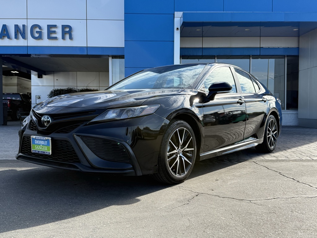 2024 Toyota Camry SE photo 2
