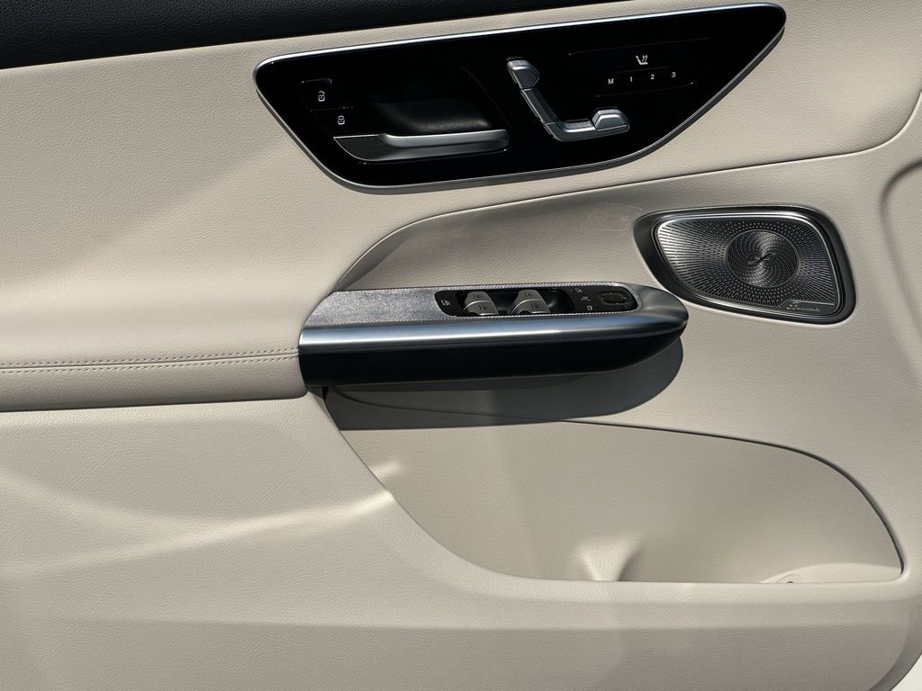 2025 Mercedes Benz GLC 300 4MATIC photo 11
