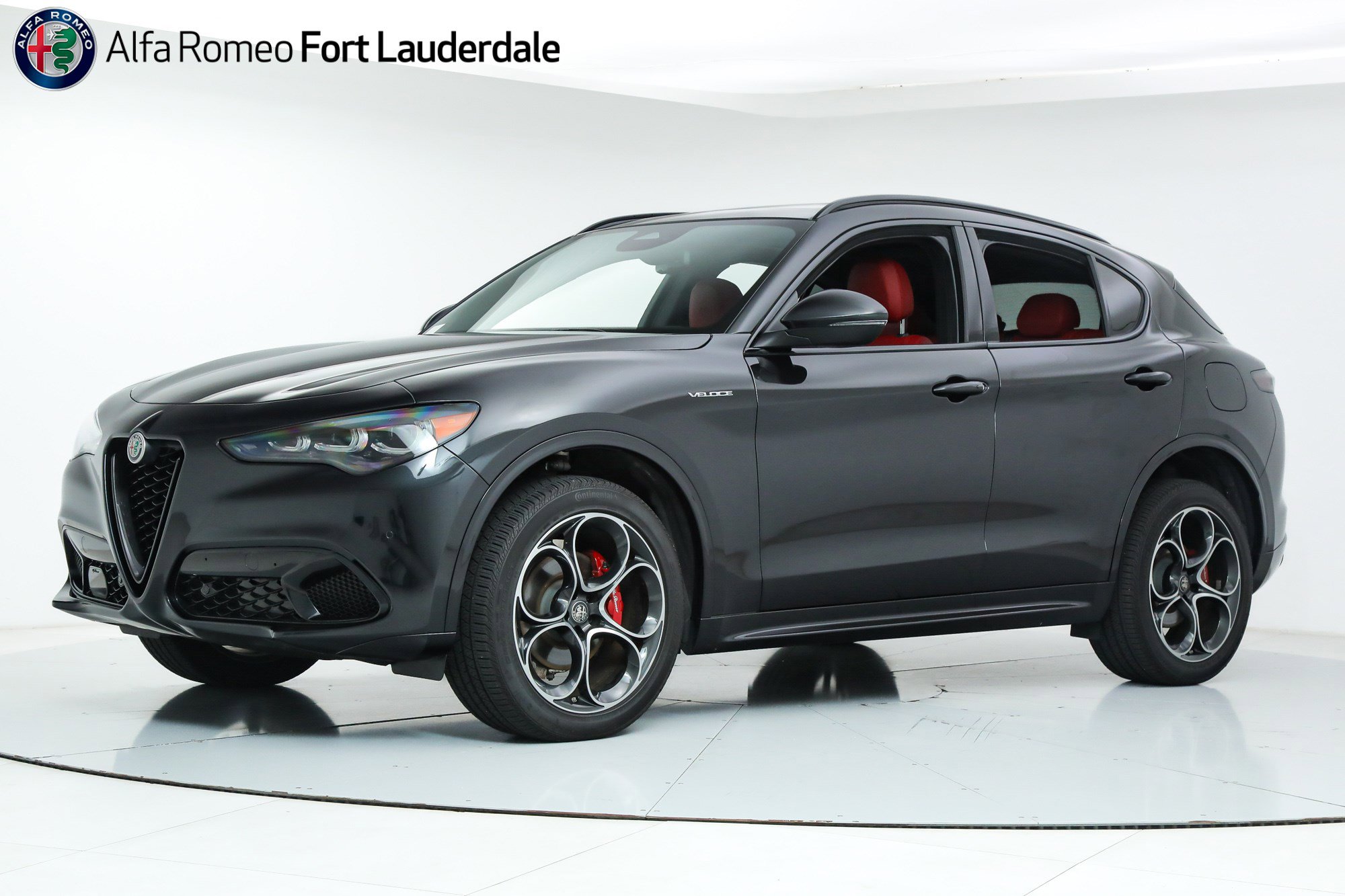 2025 Alfa Romeo Stelvio Base's photo
