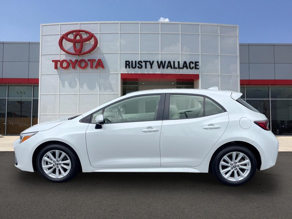 2024 Toyota Corolla Hatchback SE's photo