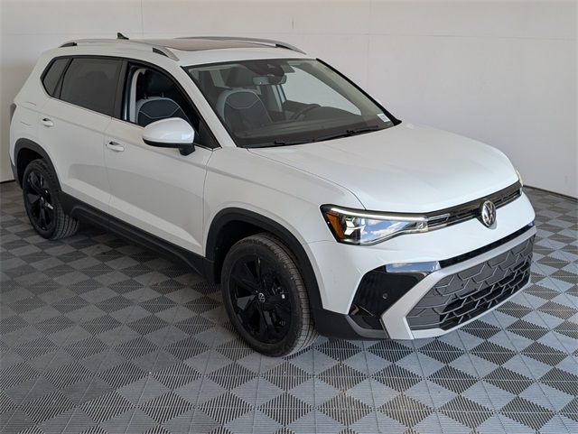 2025 Volkswagen Taos SE photo 2