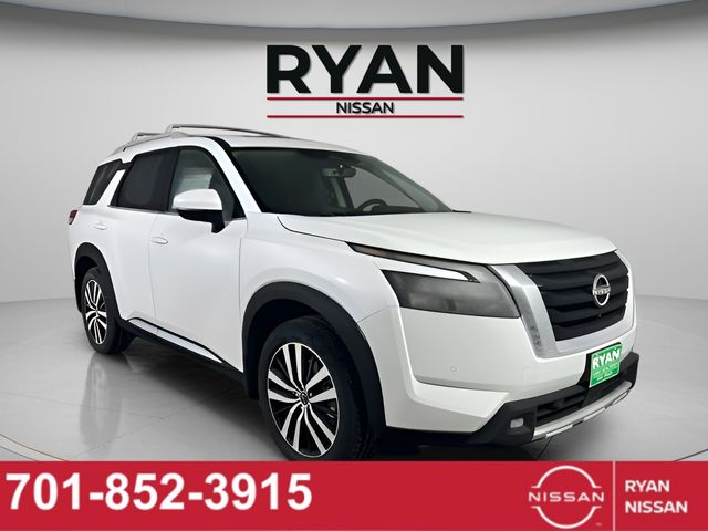 2025 Nissan Pathfinder Platinum's photo