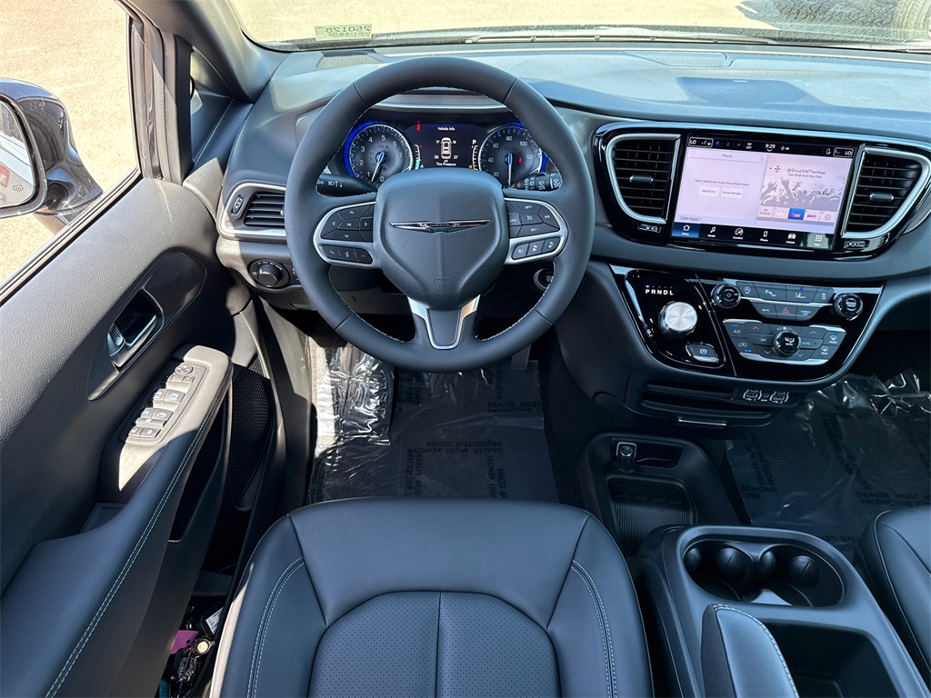 2025 Chrysler Voyager LX photo 21