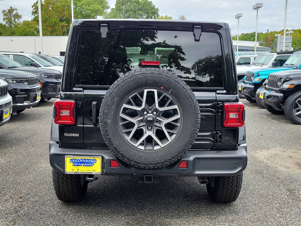 2024 Jeep Wrangler Sahara photo 5