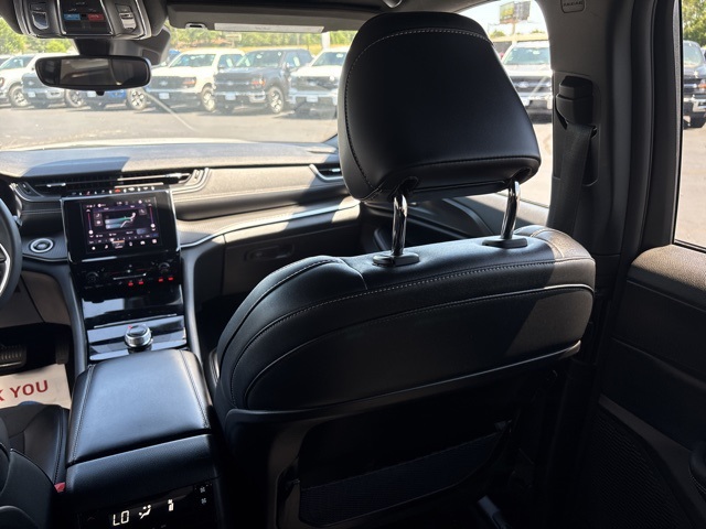 2023 Jeep Grand Cherokee Altitude photo 28