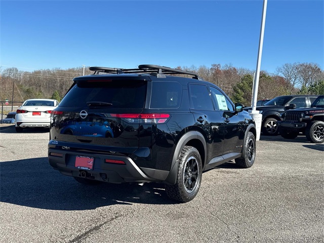 2025 Nissan Pathfinder Rock Creek photo 2
