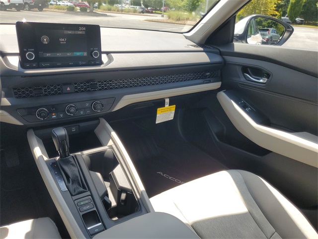 2025 Honda Accord LX photo 9
