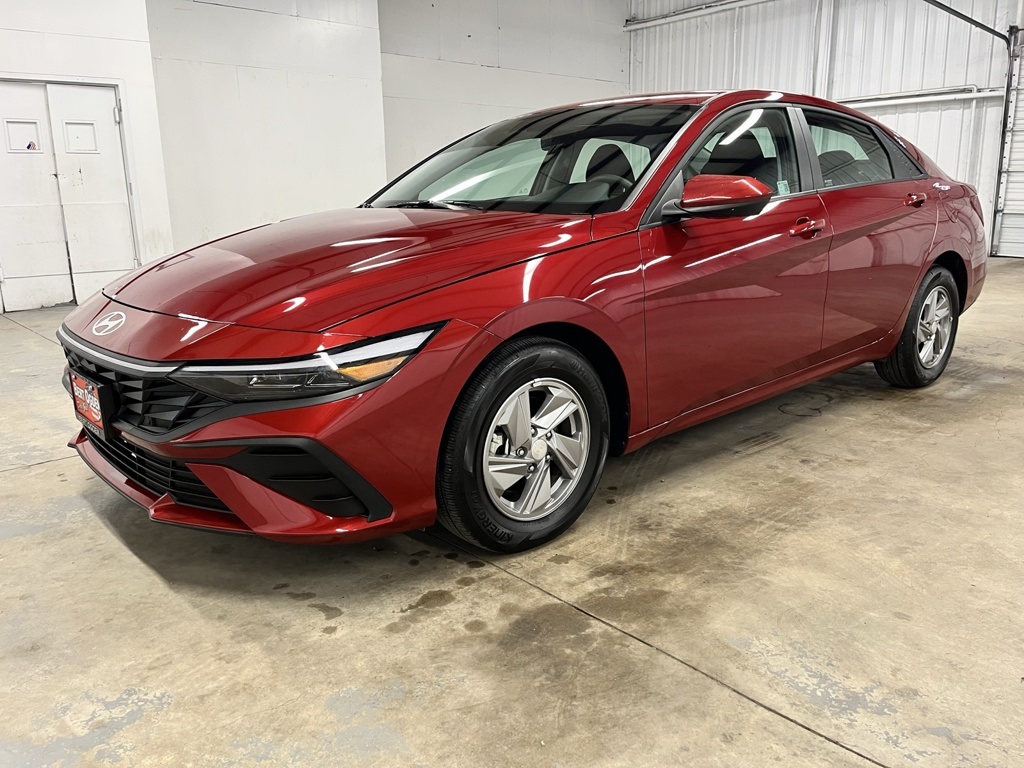2025 Hyundai Elantra SE photo 3