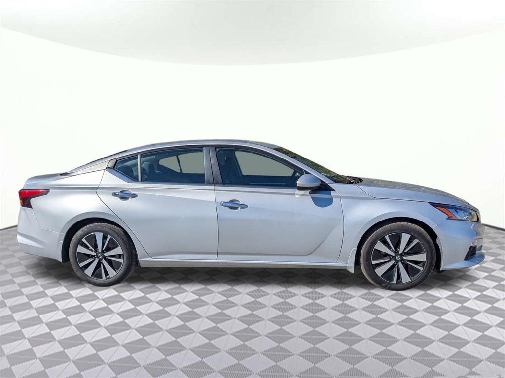 2022 Nissan Altima 2.5 SV photo 2