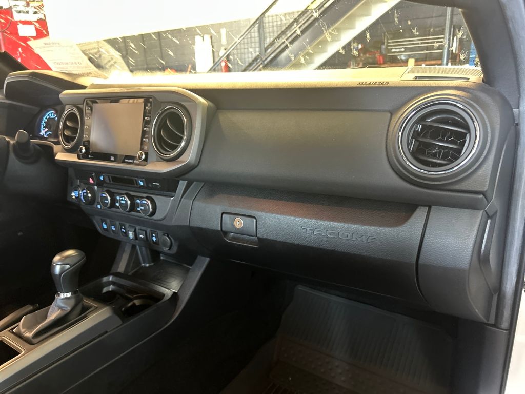 2023 Toyota Tacoma TRD Off-Road photo 11