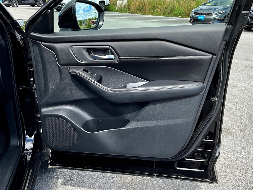 2024 Nissan Rogue SV photo 12