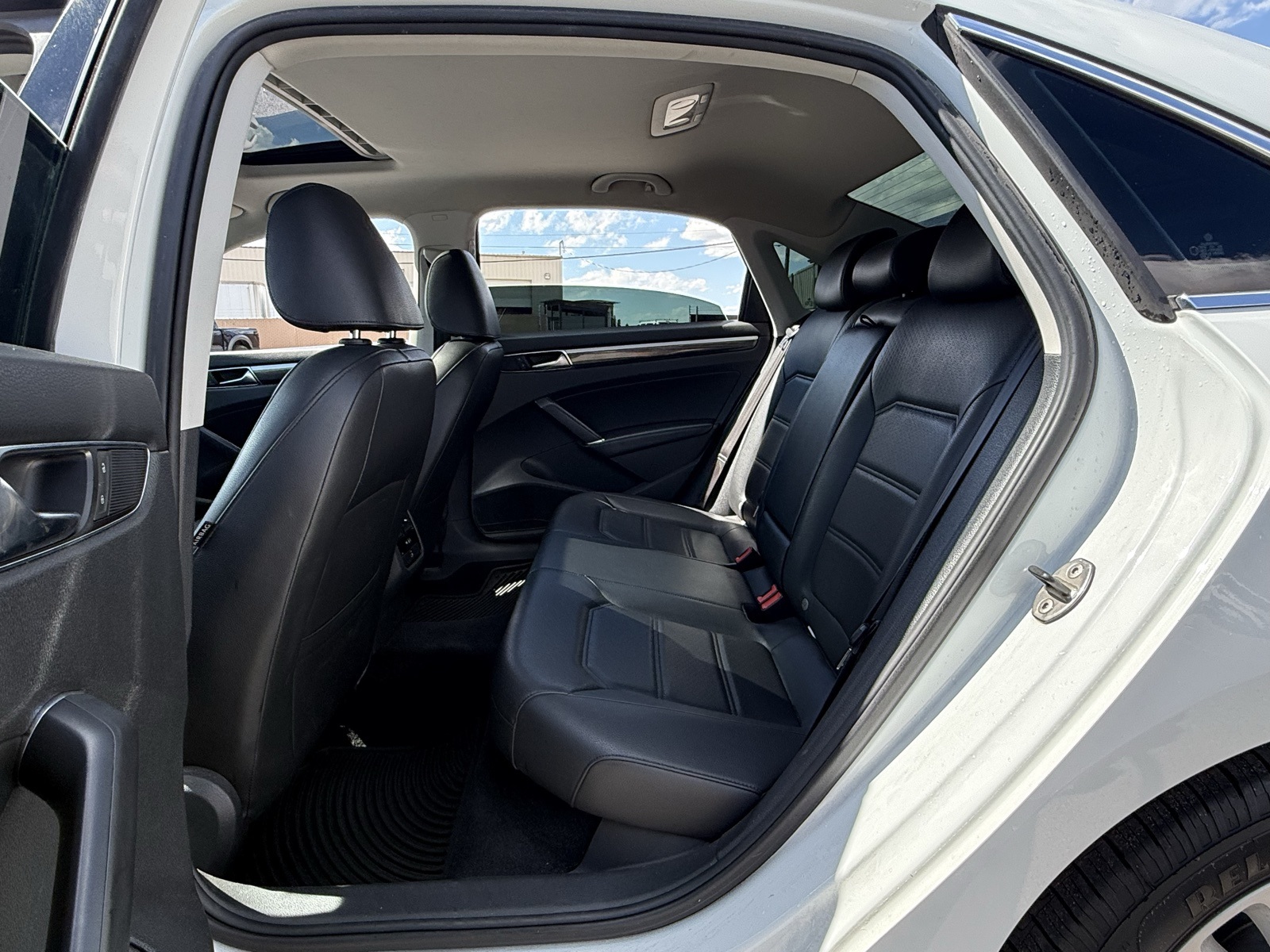 2017 Volkswagen Passat SE photo 8