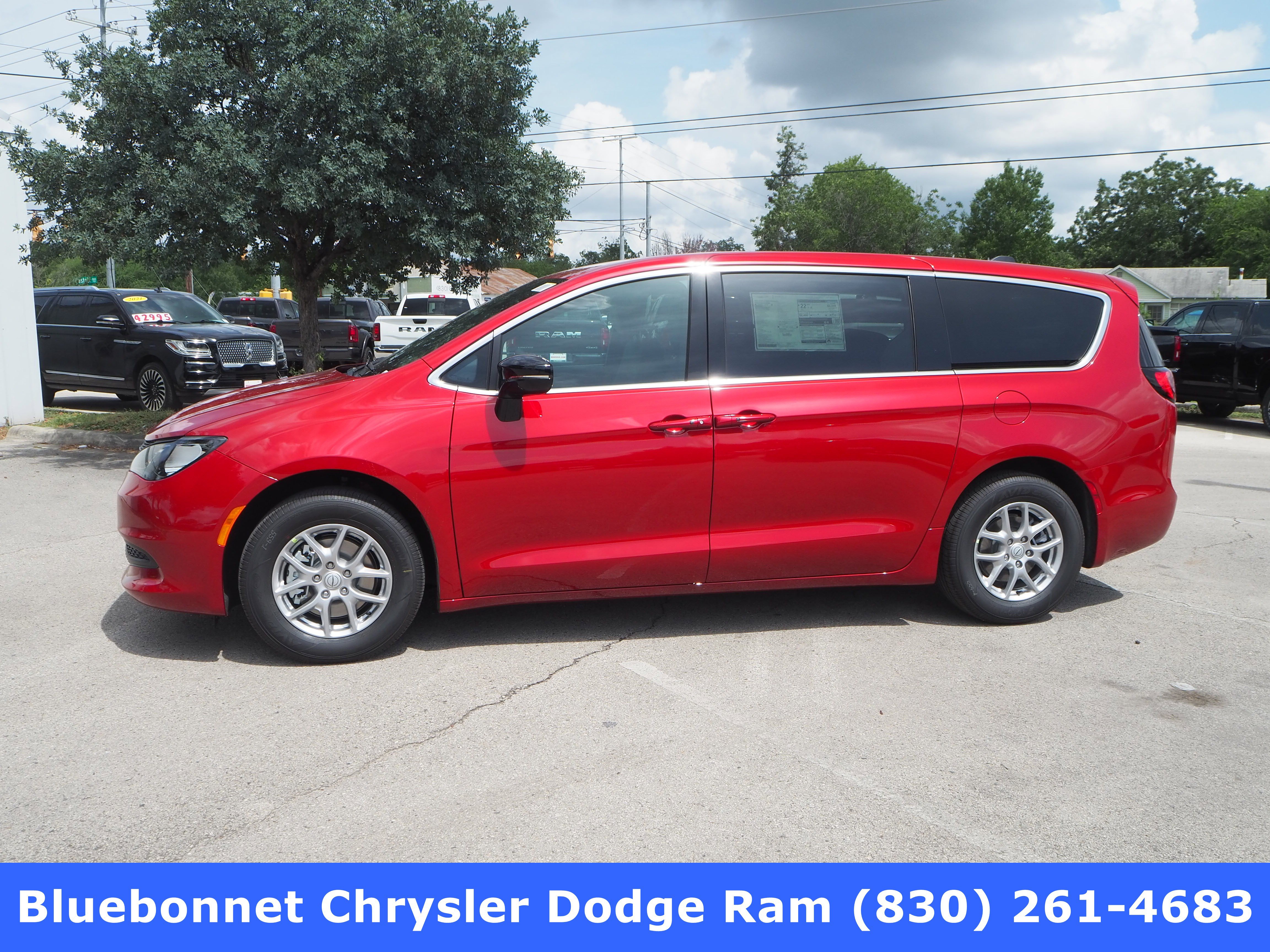 2025 Chrysler Voyager LX