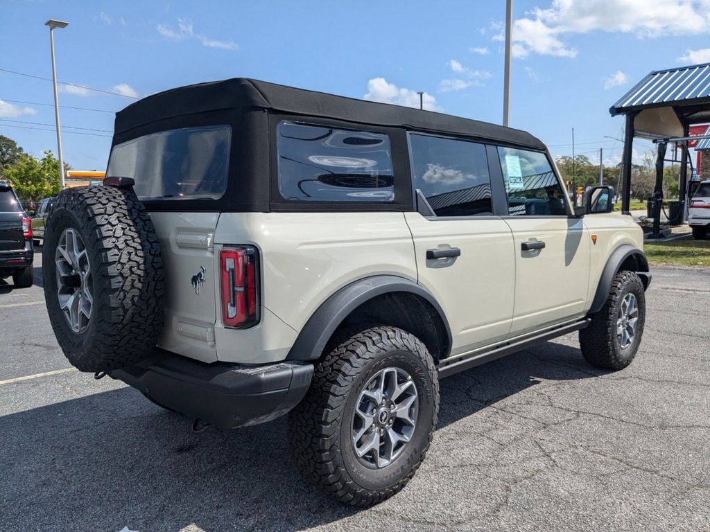 2025 Ford Bronco Badlands photo 3