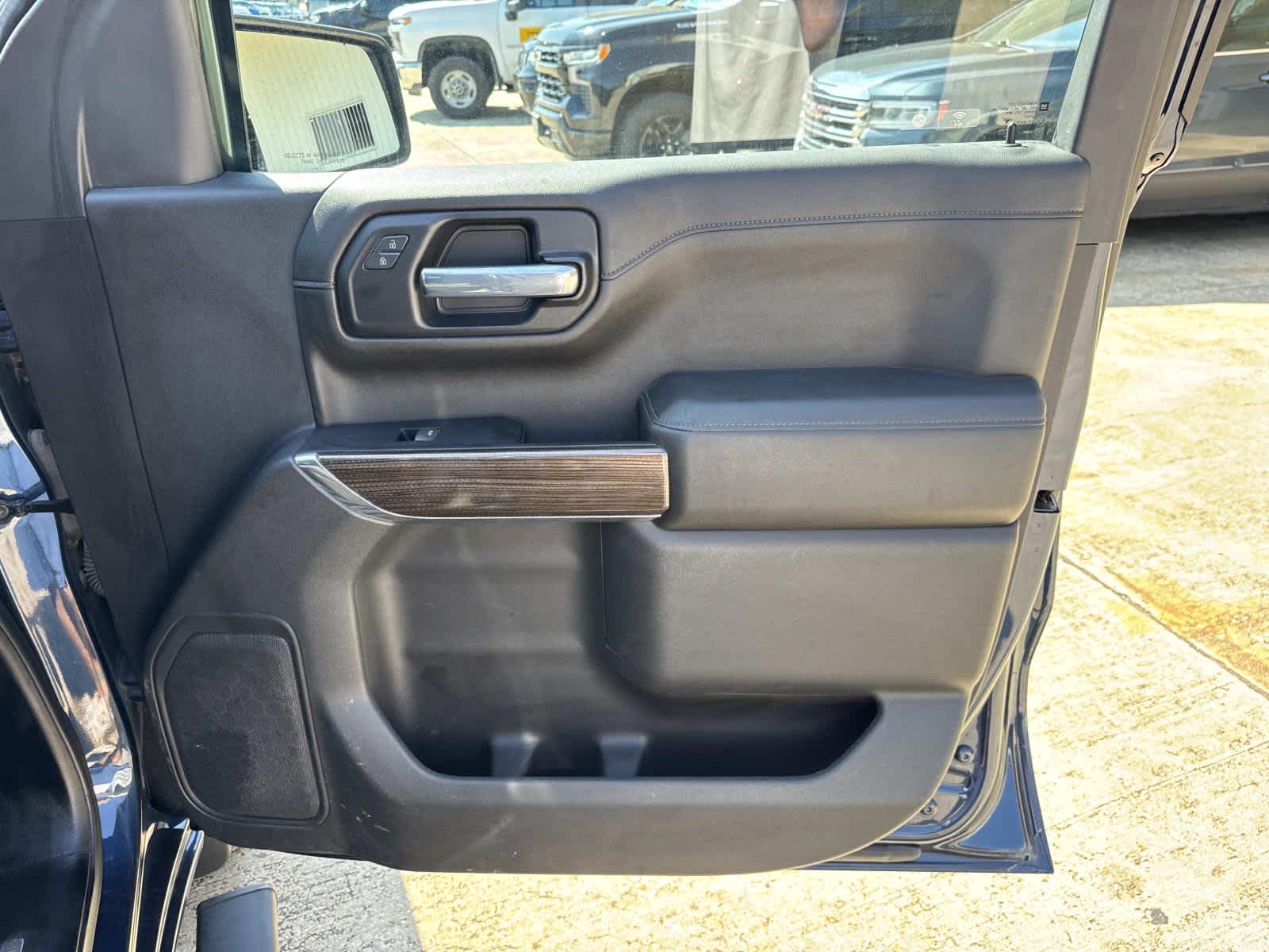 2021 Chevrolet Silverado RST photo 26