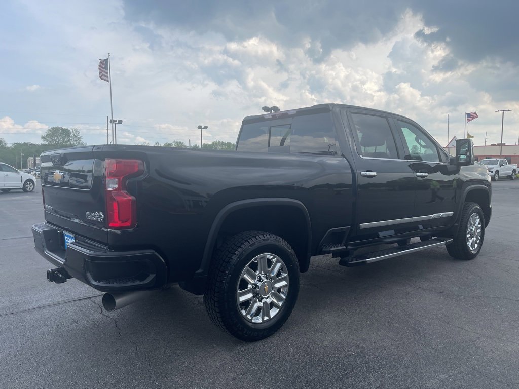 2024 Chevrolet Silverado 2500HD High Country photo 3
