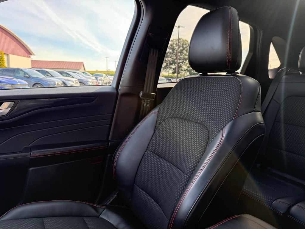 2023 Ford Escape ST-Line photo 21