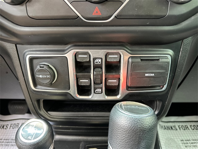 2021 Jeep Gladiator Willys photo 19