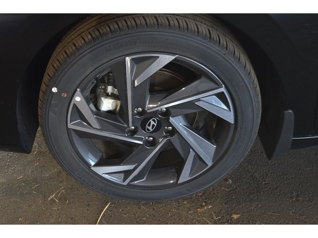 2025 Hyundai Elantra SEL Sport photo 3