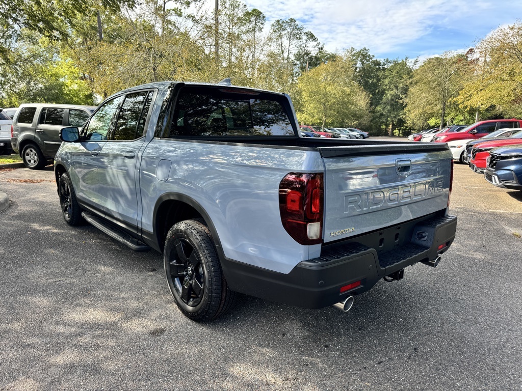 2025 Honda Ridgeline Black Edition photo 4