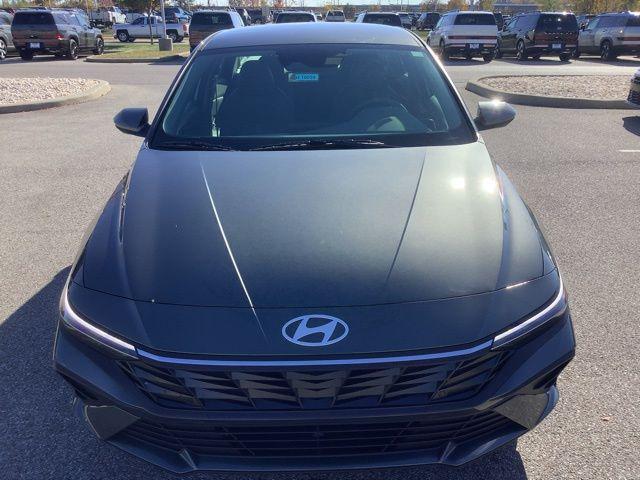 2026 Hyundai Elantra SE photo 2