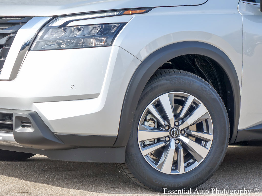 2025 Nissan Pathfinder SL photo 3