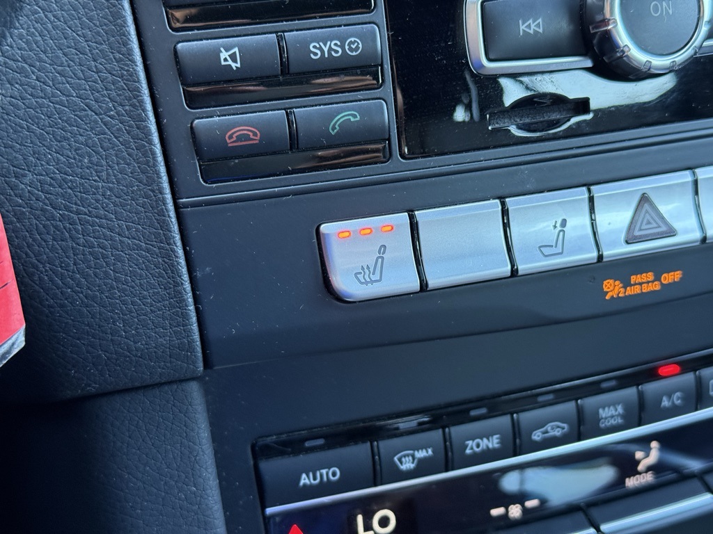 2015 Mercedes Benz E 350 4MATIC photo 4