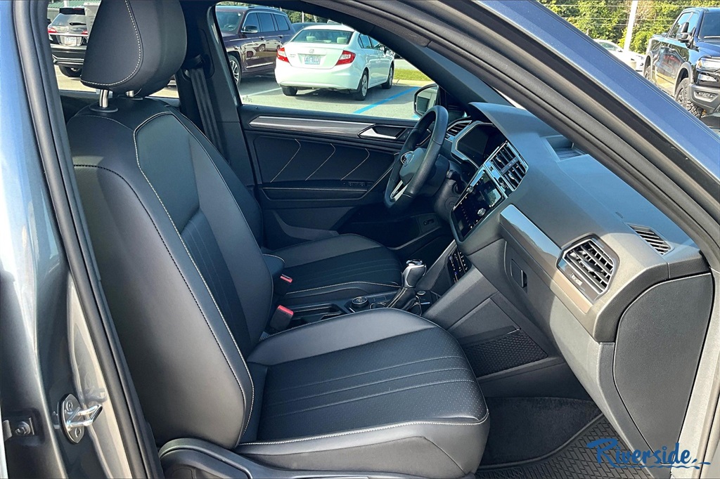 2024 Volkswagen Tiguan SE R-Line Black photo 24