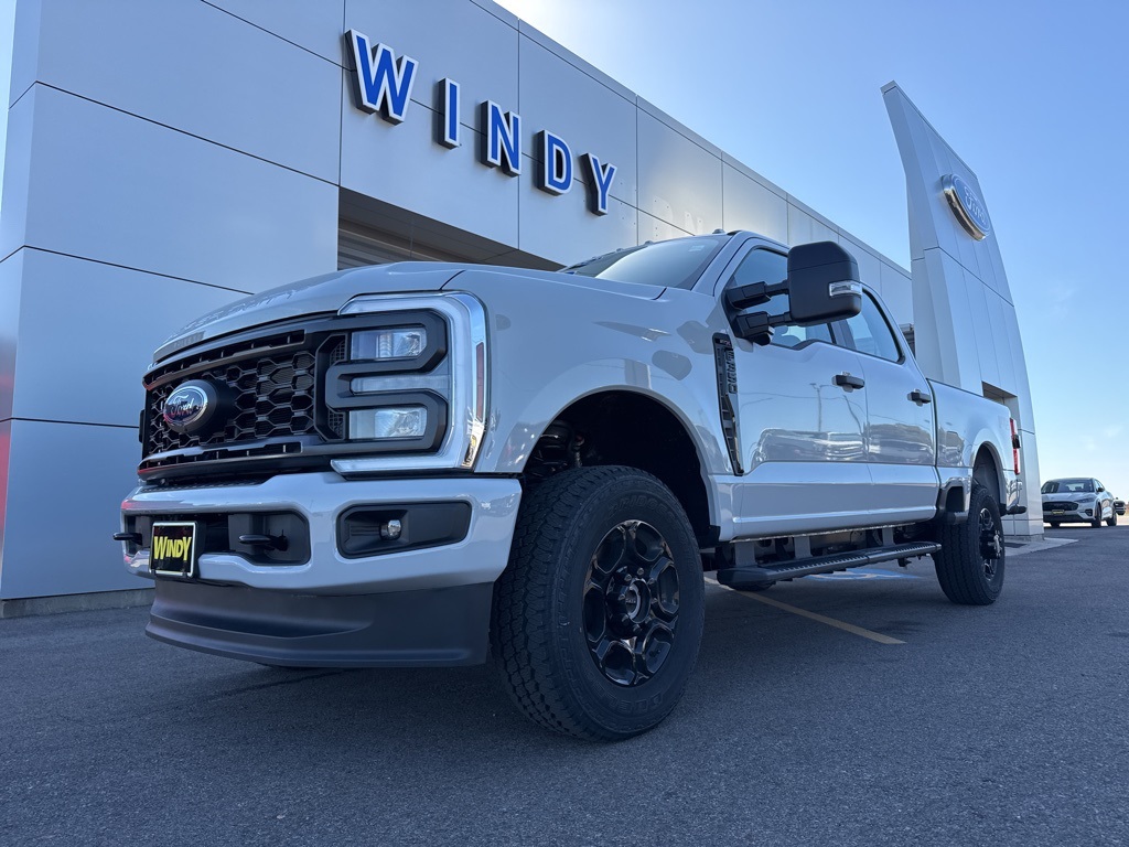 2025 Ford F-350 Super Duty XL's photo