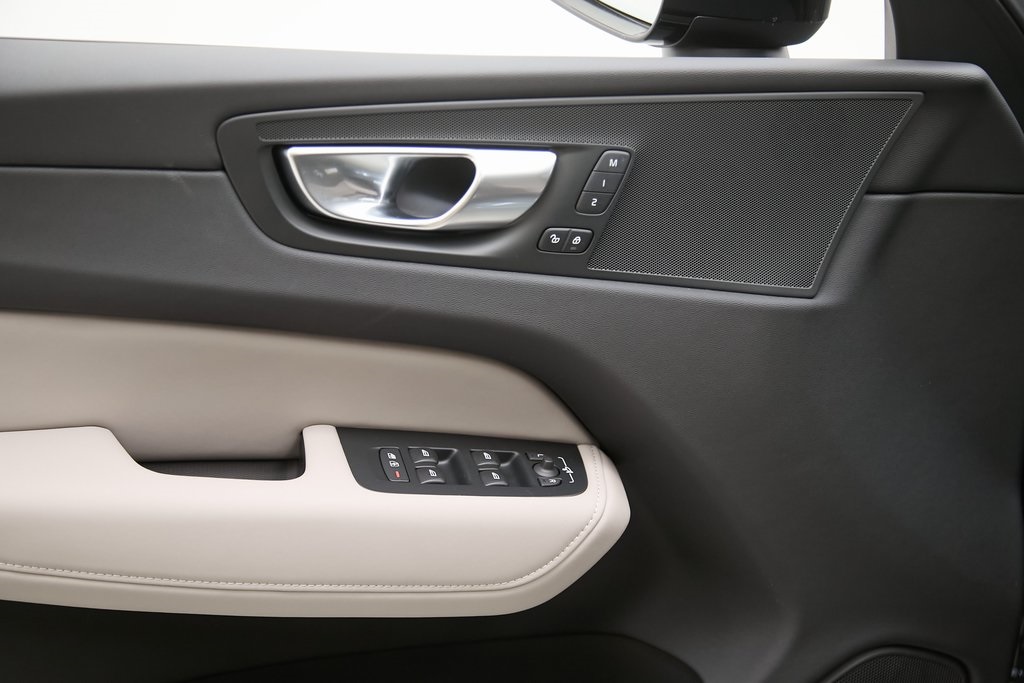 2026 VOLVO XC60 - Image 10