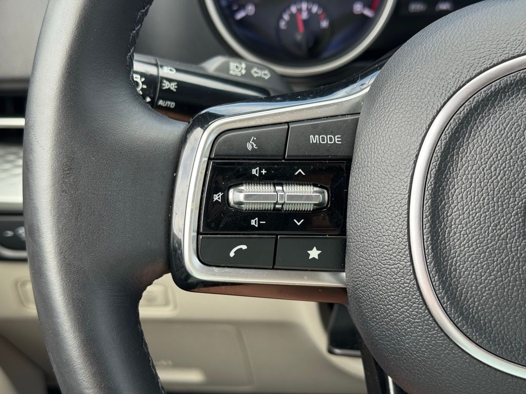 2023 Kia Carnival LX photo 23