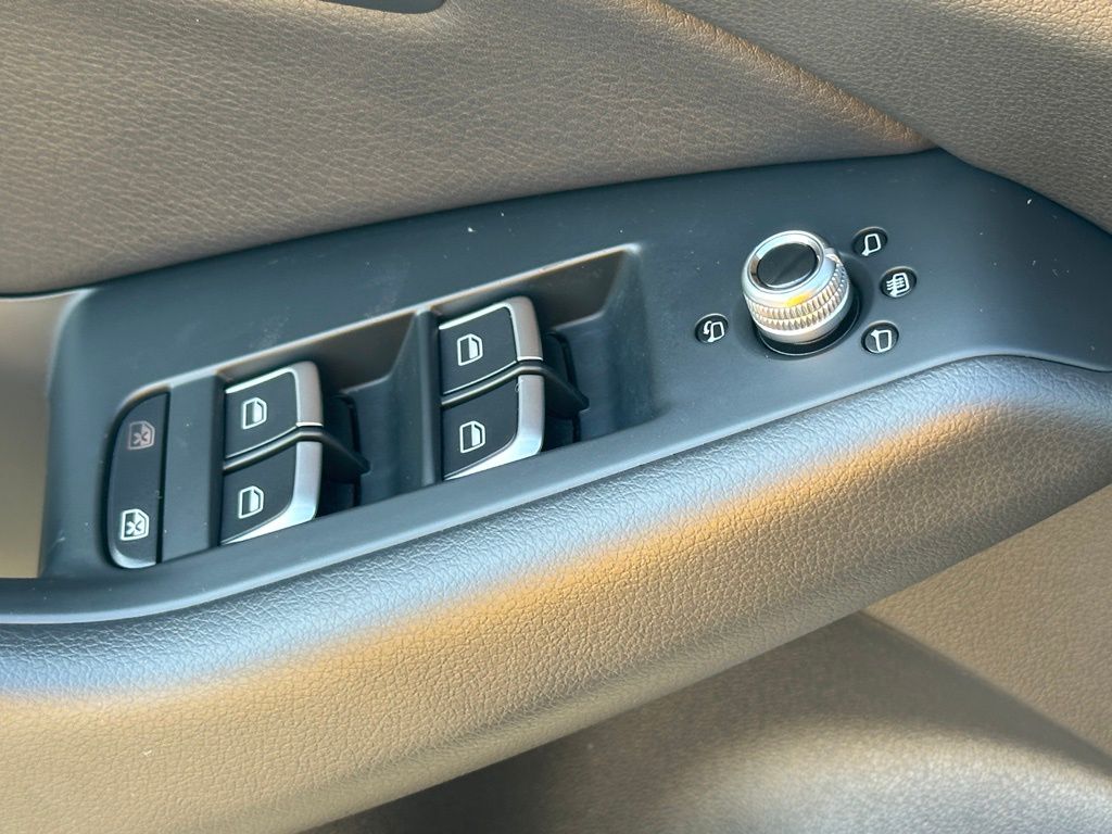 2013 Audi Q5 2.0T Premium Plus photo 14
