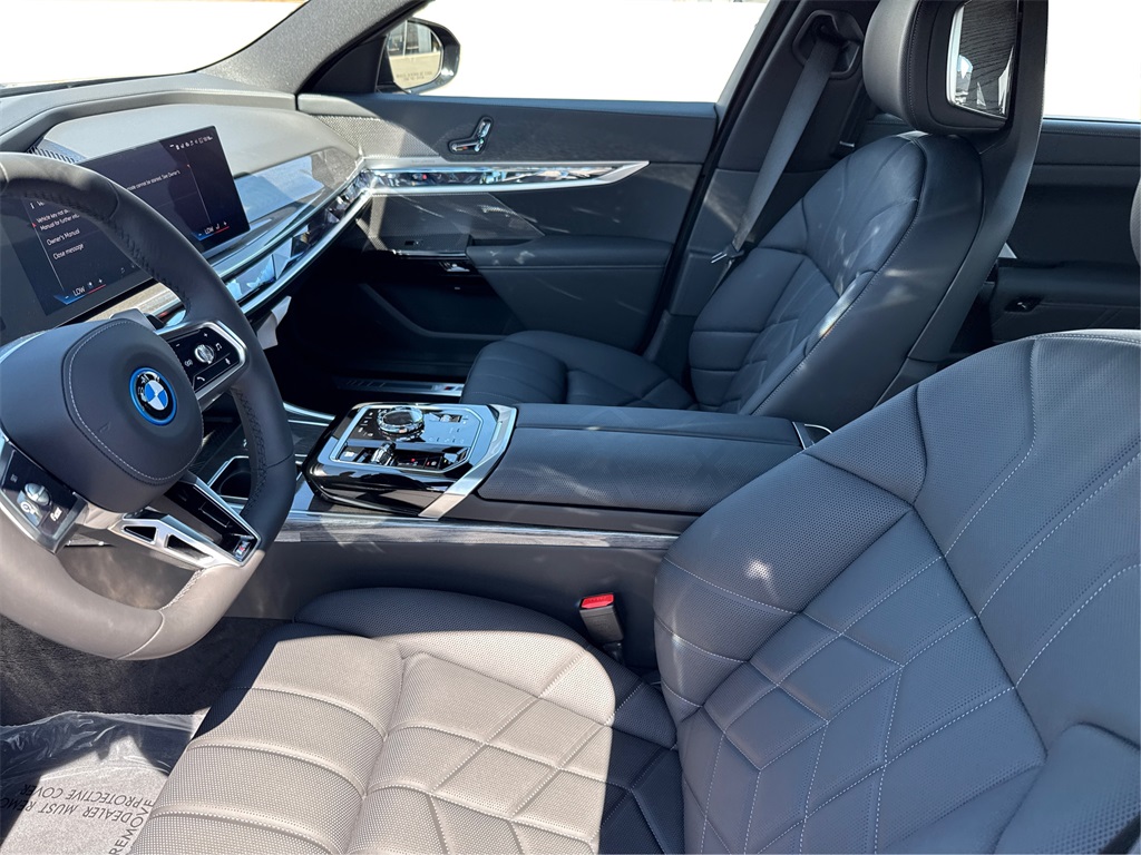2026 Bmw 750e photo 8
