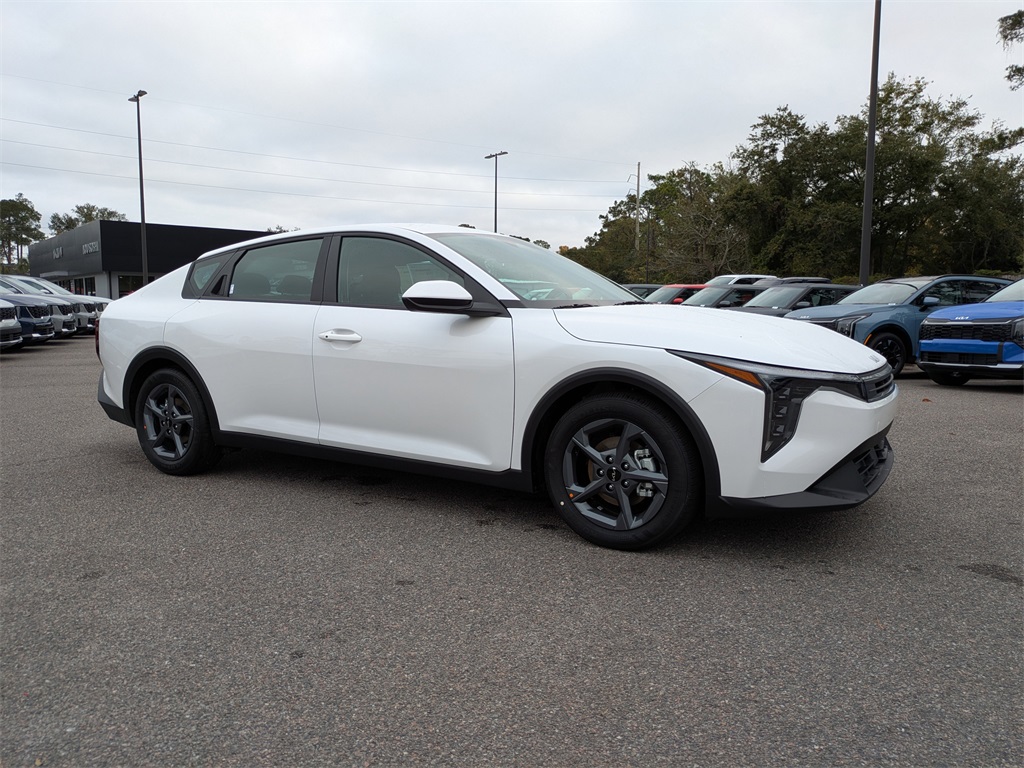2025 Kia K4 LXS's photo