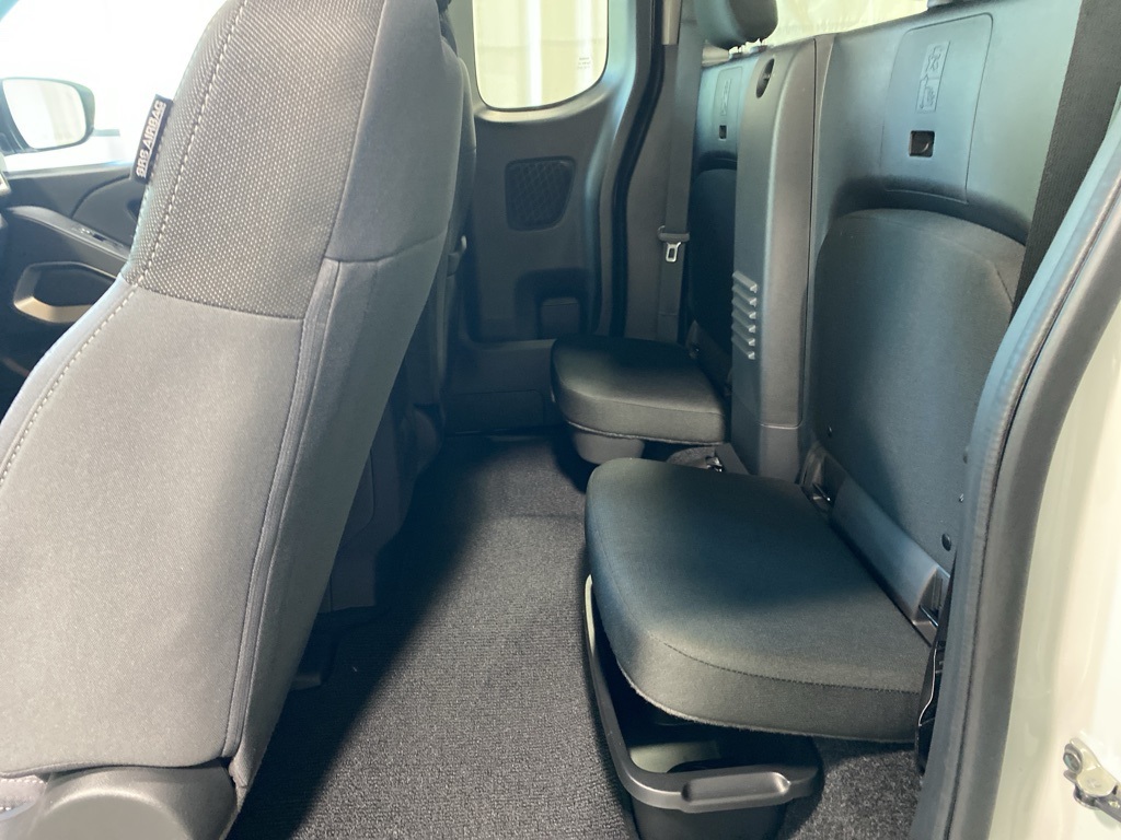 2025 Nissan Frontier SV photo 16