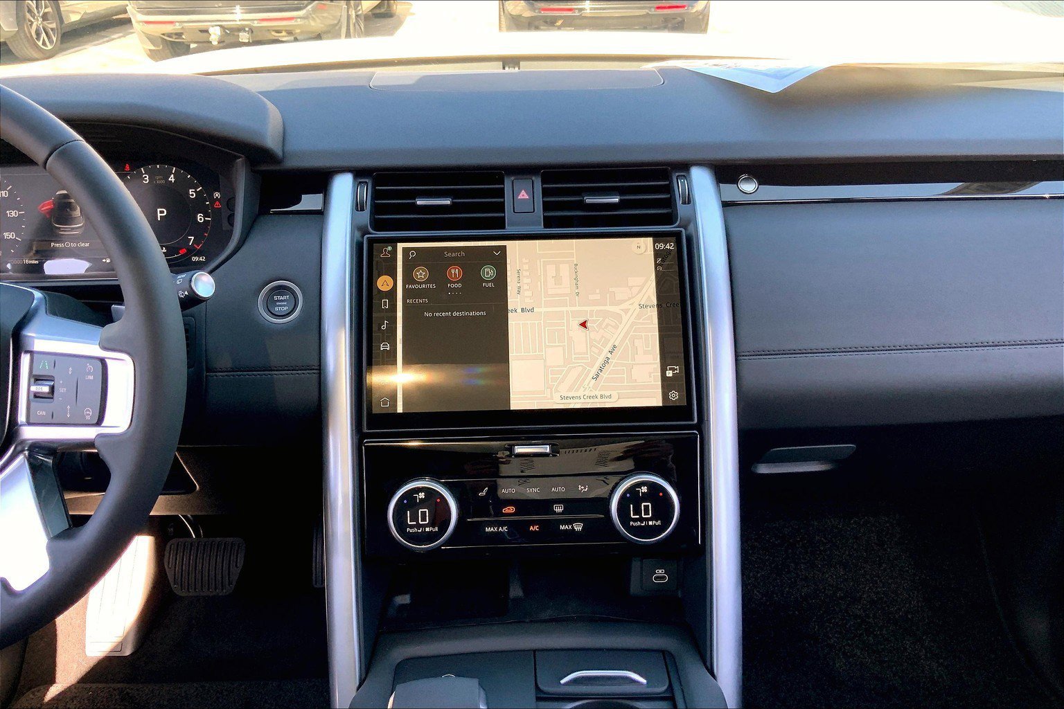 2025 Land Rover Discovery S photo 3