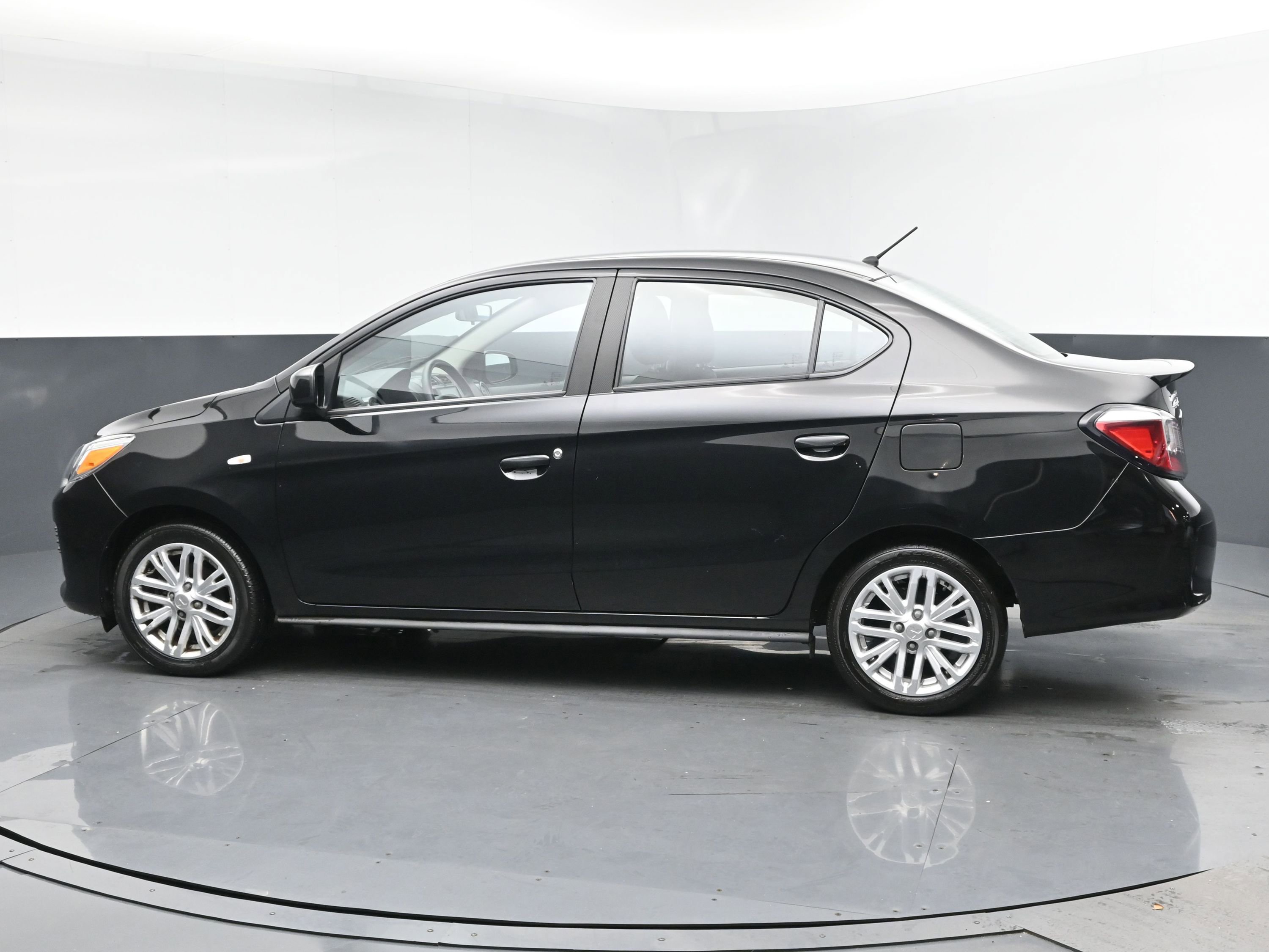 2024 Mitsubishi Mirage G4 LE photo 4