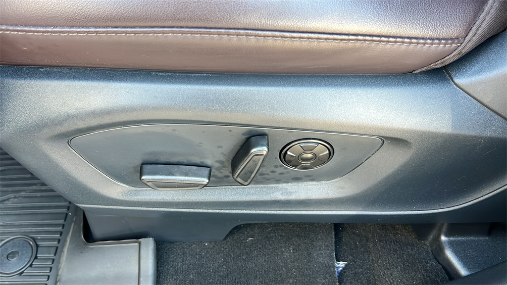2025 Ford Explorer Platinum photo 12