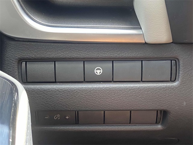 2023 Nissan Rogue SV photo 18