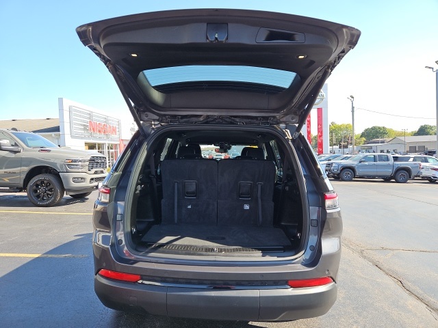 2023 Jeep Grand Cherokee Altitude photo 6