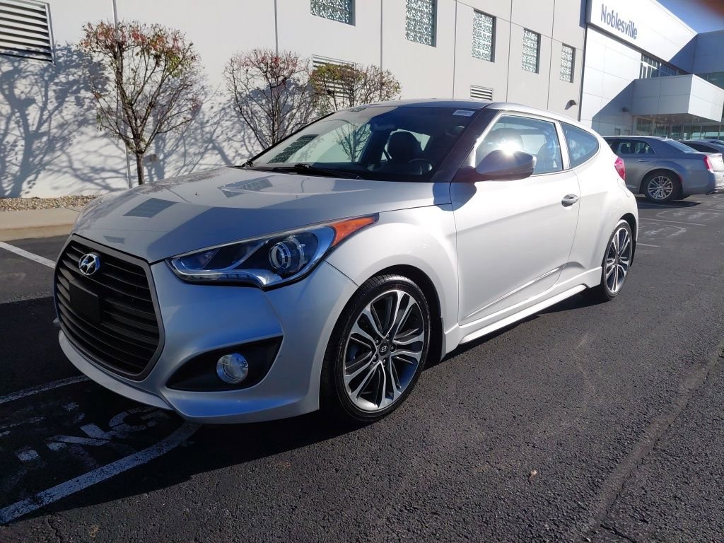 2016 Hyundai Veloster Turbo photo 2