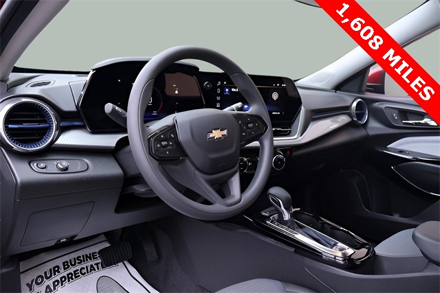 2025 Chevrolet Trax LT photo 2