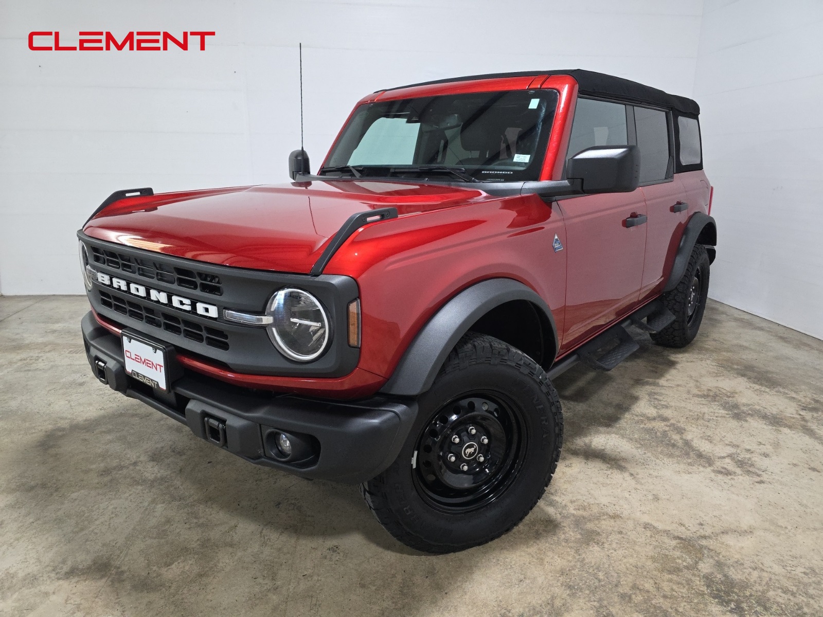 2023 Ford Bronco 4-Door Black Diamond's photo