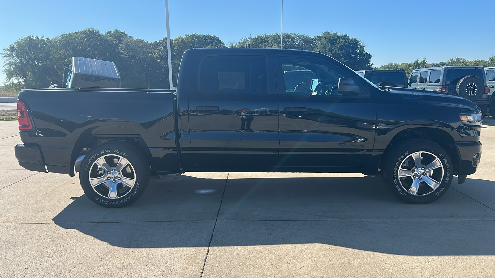 2025 Ram 1500 Tradesman photo 2