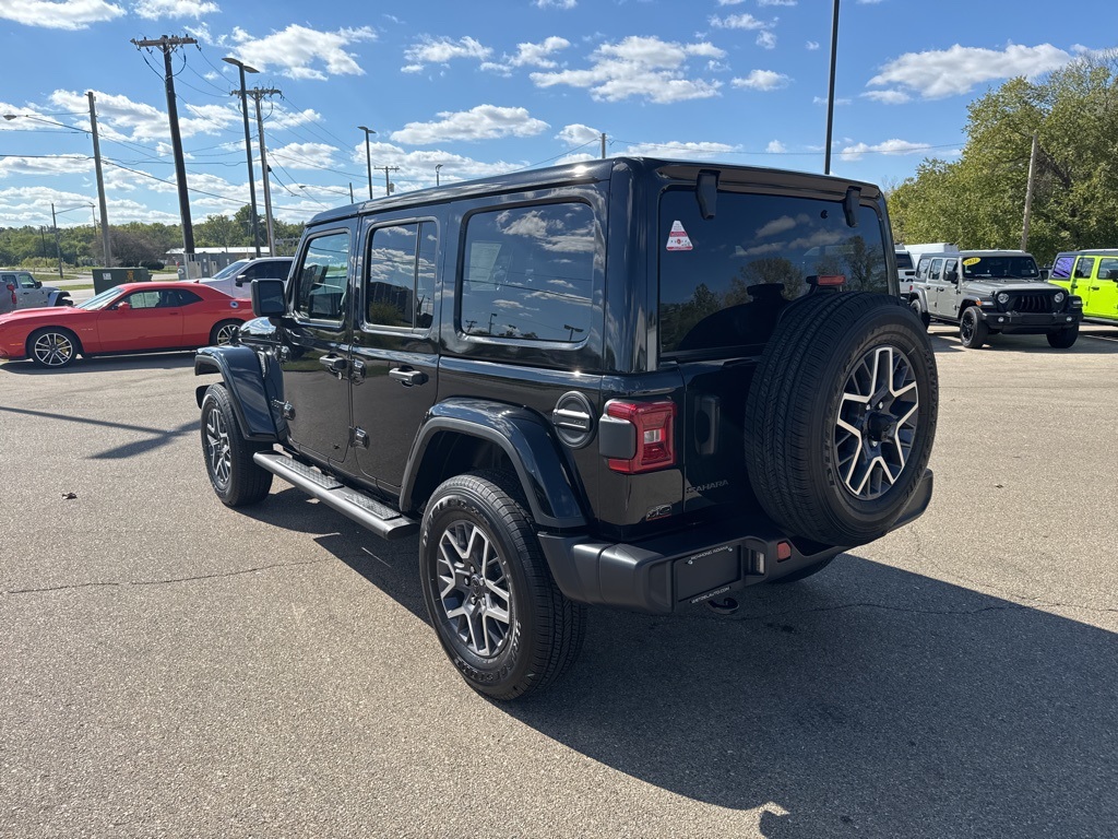 2025 Jeep Wrangler Sahara photo 4